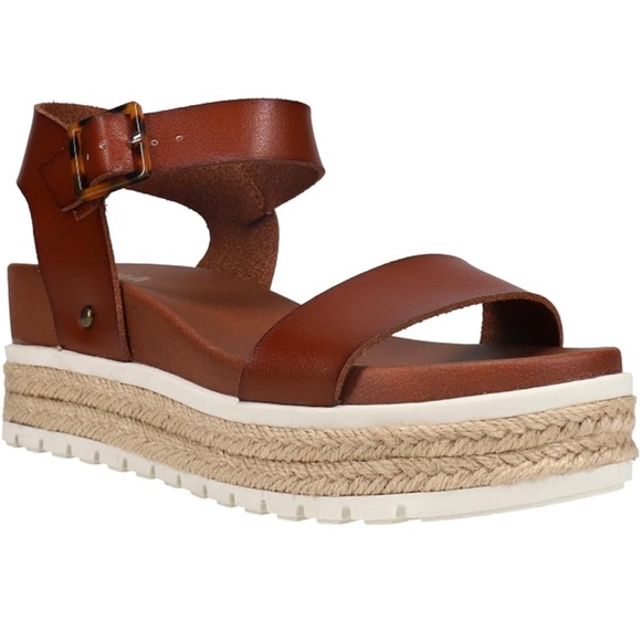 MIA Kiera vegan leather platform sandal with single strap/buckle. Size 7.5 - Picture 9 of 13